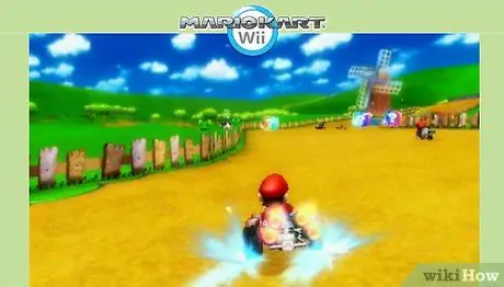 Уклоняйтесь от синей ракушки на Mario Kart Wii с помощью гриба-ускорителя. Шаг 4 Уклоняйтесь от синей ракушки на Mario Kart Wii с помощью гриба-ускорителя. Шаг 4