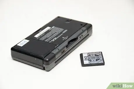 Модифицируйте Nintendo DS с помощью тележки R4 Шаг 1 Модифицируйте Nintendo DS с помощью тележки R4 Шаг 1