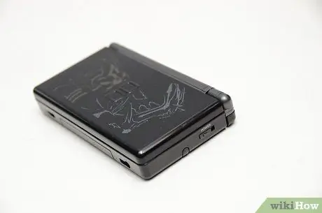 Модифицируйте Nintendo DS с помощью тележки R4 Шаг 6 Модифицируйте Nintendo DS с помощью тележки R4 Шаг 6