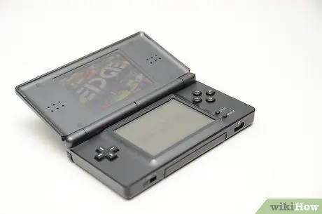 Модифицируйте Nintendo DS с помощью тележки R4. Шаг 7 Модифицируйте Nintendo DS с помощью тележки R4. Шаг 7