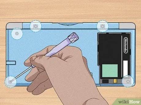 Разобрать вашу Nintendo DS и безопасно собрать ее обратно Шаг 2 Разобрать вашу Nintendo DS и безопасно собрать ее обратно Шаг 2