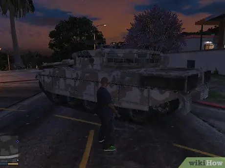 Украдите танк-носорог в Grand Theft Auto V, шаг 4 Украдите танк-носорог в Grand Theft Auto V, шаг 4