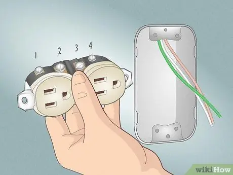 Подключите электрическую розетку Шаг 7