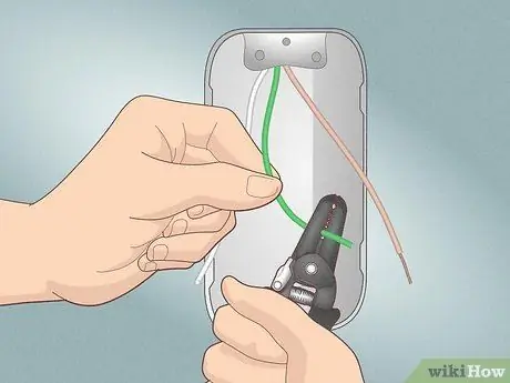 Подключите электрическую розетку Шаг 8