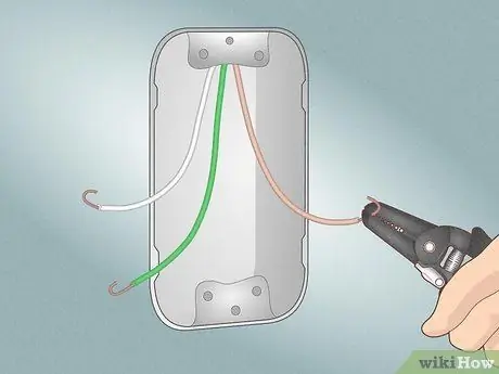 Подключите электрическую розетку Шаг 9