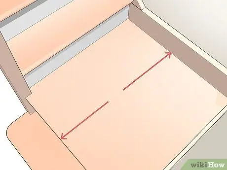 Измерьте лестницу и площадку для ковра Шаг 1