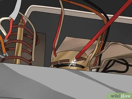 Нанесите Deoxit Step 4 Нанесите Deoxit Step 4