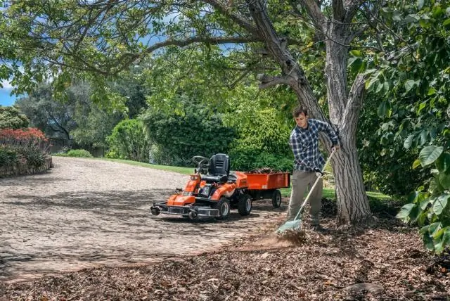 Как вы водите ездовую газонокосилку Husqvarna?