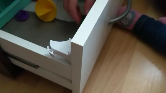 Как открыть замок шкафа с защитой от детей?