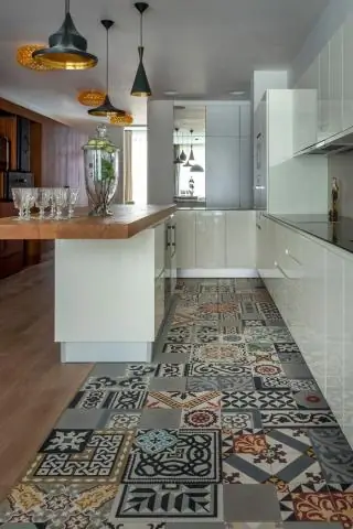 Какой пол лучше всего смотрится с белыми кухонными шкафами?