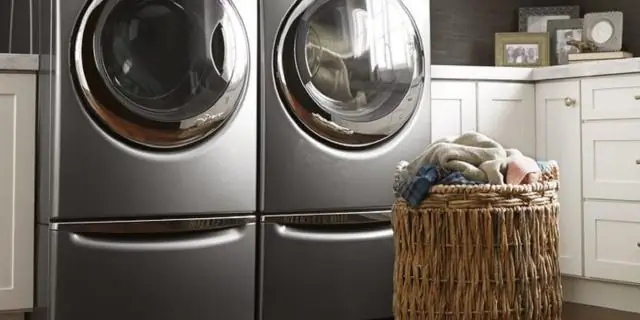 Могу ли я штабелировать стиральную и сушильную машины Whirlpool?
