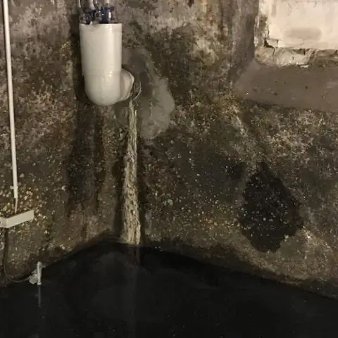 Все ли колодцы в подвальных окнах имеют водостоки?