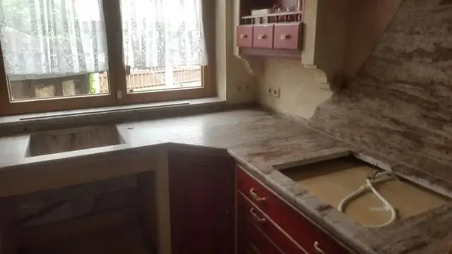 Какого цвета столешница сочетается с дубовыми шкафами?