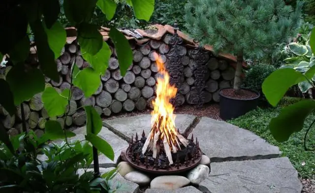 Какой высоты должна быть яма для костра?