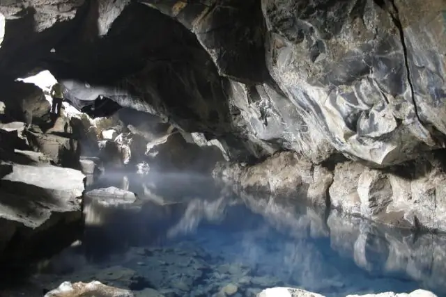 Могу ли я налить горячую воду в кулер Igloo?