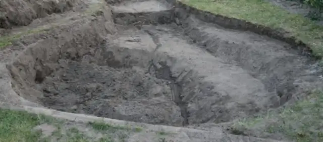 Насколько глубоко я должен копать под сарай?