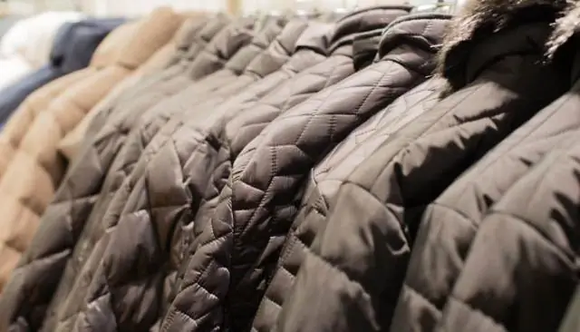 Нужно ли стирать пуховое одеяло в химчистке?