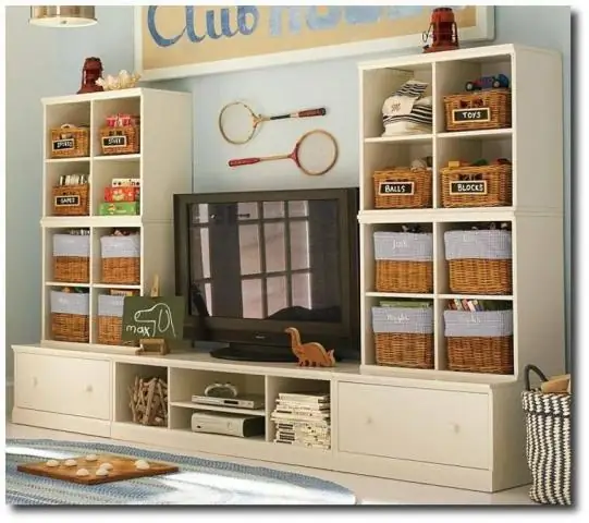 Какая компания производит мебель Pottery Barn?