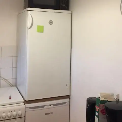 Из-за чего в холодильнике капает вода?