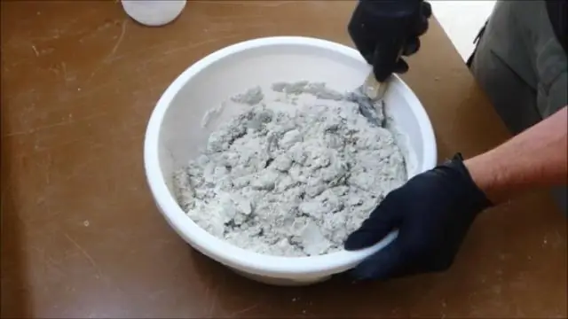 Можно ли использовать отбеливатель для бетона?