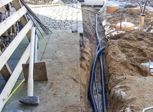 Работает ли линия электропередачи между гаражом и домом?
