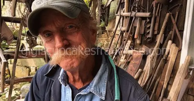 Женат ли Марк Строитель Барнвуд?