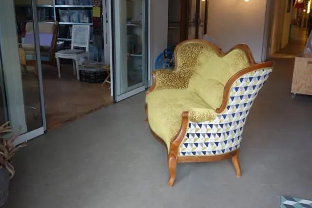 Дешевле ли переобить диван?