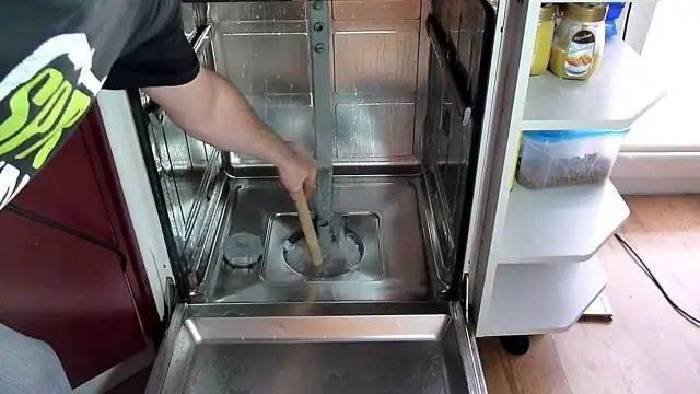Почему в посудомоечной машине стоит вода?