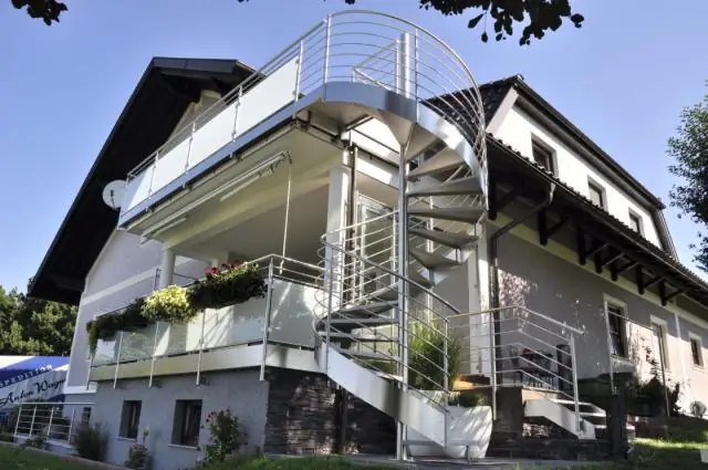 Какая минимальная высота перил крыльца?