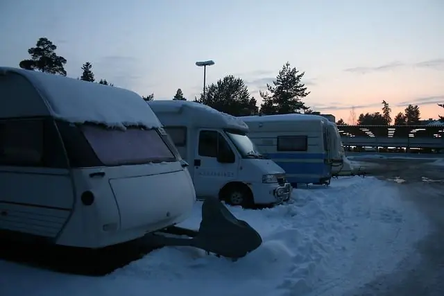 Какую температуру я должен установить в своем доме зимой в отпуске?