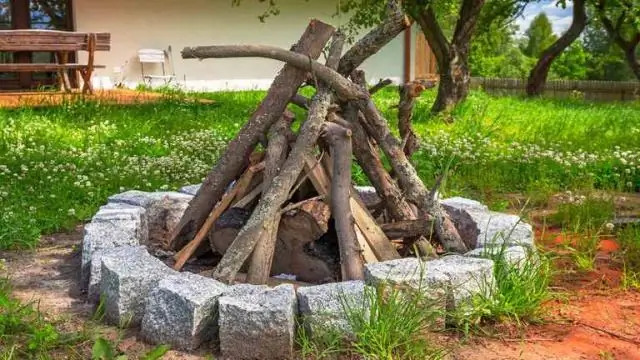Можно ли сделать кострище из шлакоблоков?