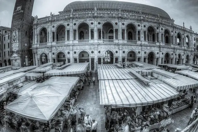 Сколько стоит замена светильника для наружного освещения?