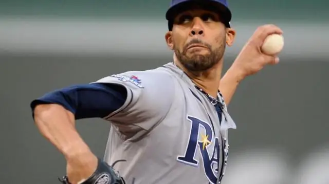 Каков рекорд Клейтона Кершоу?