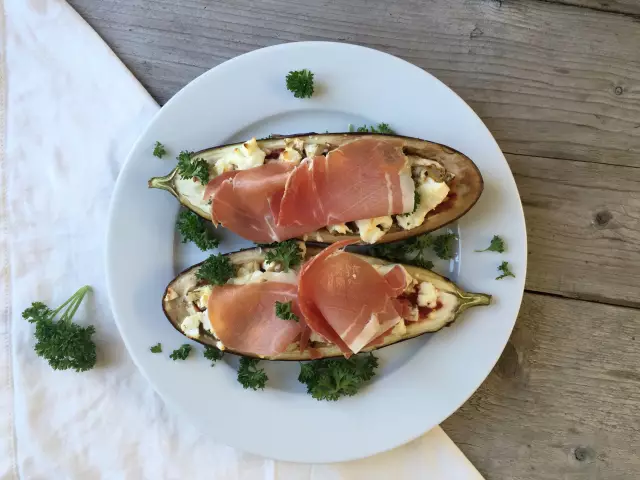 Капелланы из баклажанов со свежим козьим сыром