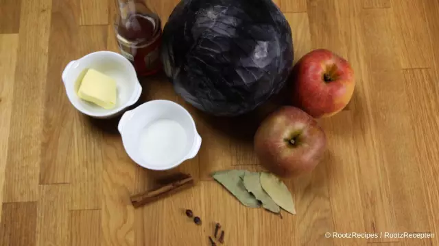 Венский с яблоками