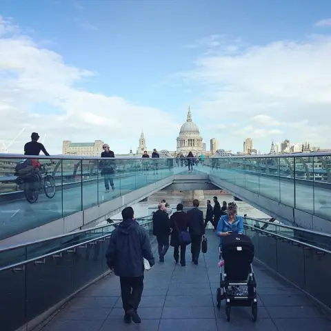 Жизнь в Лондоне и отдых в Малаге